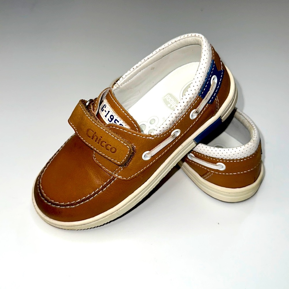 Tan boys boat slip on shoes size EU 27
